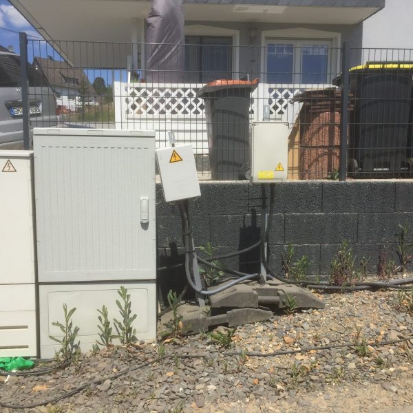 Kabel Verteiler Schrank mit Anschlüssen Kabel Verteiler Schrank mit Anschlüssen