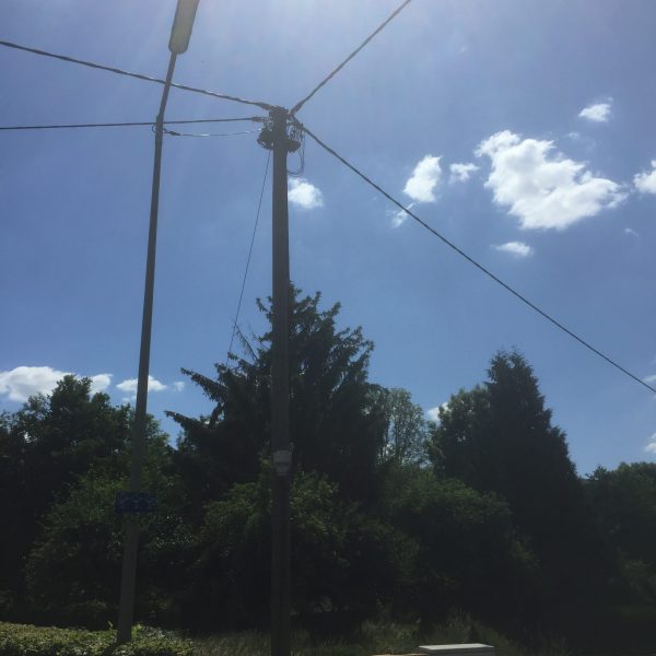 Mast mit Freileitung Mast mit Freileitung